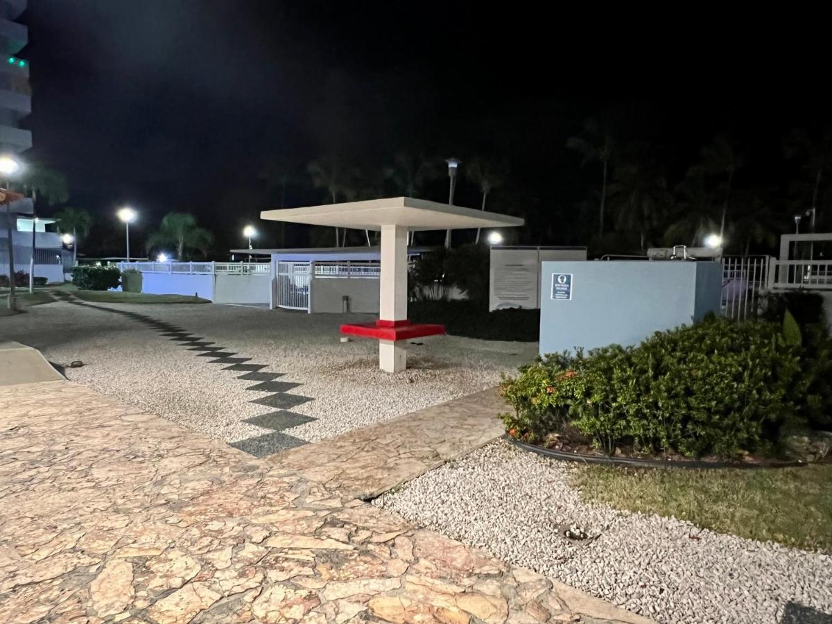 Hobie Oceanfront Apartment At Isla Verde San Juan Esterno foto
