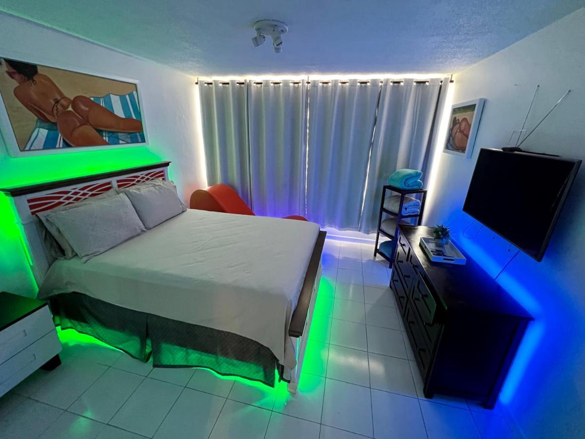 Hobie Oceanfront Apartment At Isla Verde San Juan Esterno foto