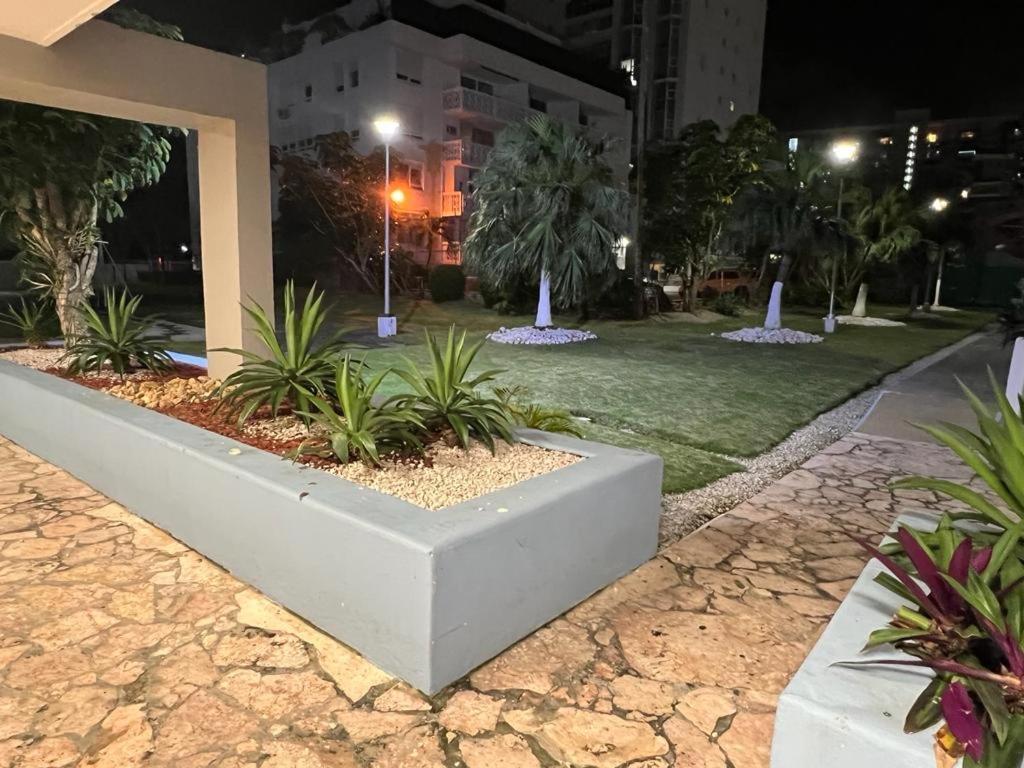 Hobie Oceanfront Apartment At Isla Verde San Juan Esterno foto